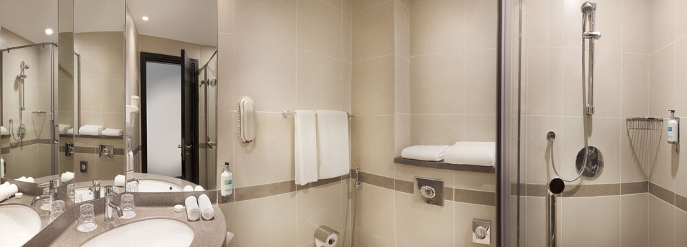 Holiday Inn Express Dubai Safa Park An Ihg Hotel Dubai Info Photos Reviews Book At Hotels Com