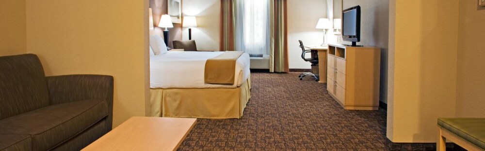 Book Holiday Inn Express Suites Borger In Hotels Holiday Inn Express Suites Borger Room Non Smoking Leisure