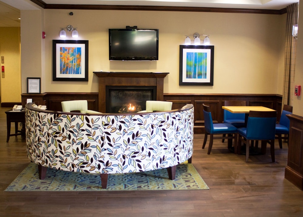 Book Holiday Inn Express West Jefferson In Hotels Holiday Inn Express West Jefferson Lobby