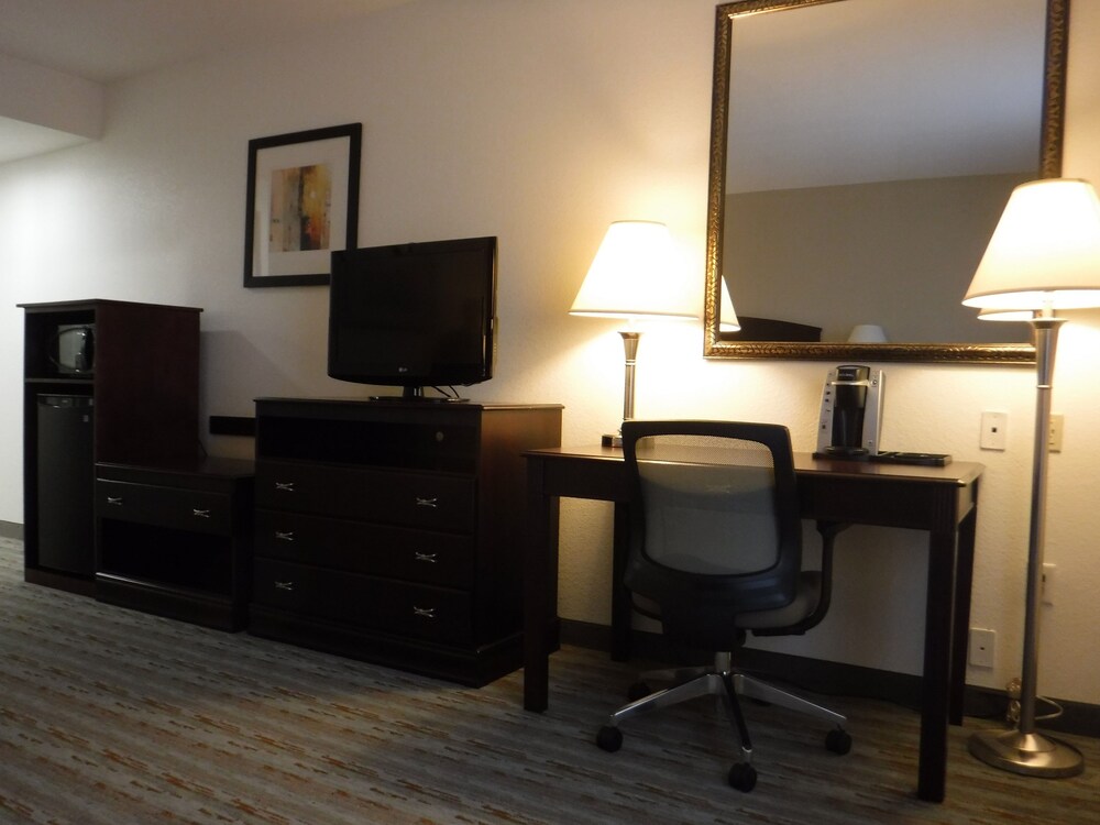 Book Holiday Inn Express West Jefferson In Hotels Holiday Inn Express West Jefferson