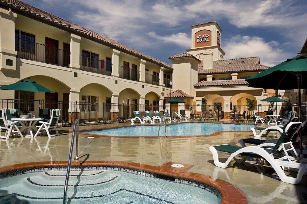 Book Ayres Hotel Redlands In Hotels Ayres Hotel Redlands Outdoor Pool