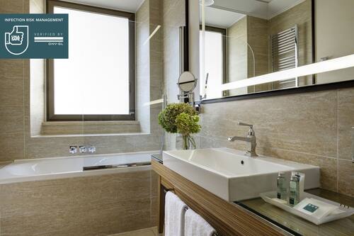 ウナ ホテル ローマ ローマテルミニ駅から近くて便利なレストラン付きのホテル 宿泊予約はホテルズドットコム ウナ ホテル ローマ ローマテルミニ駅から近くて便利なレストラン付きのホテル 宿泊予約はホテルズドットコム