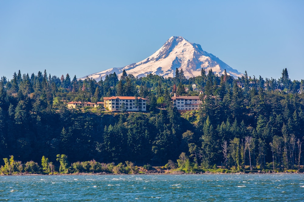 Book Columbia Cliff Villas Hotel In Hood River Hotels Columbia Cliff Villas Hotel Hood River