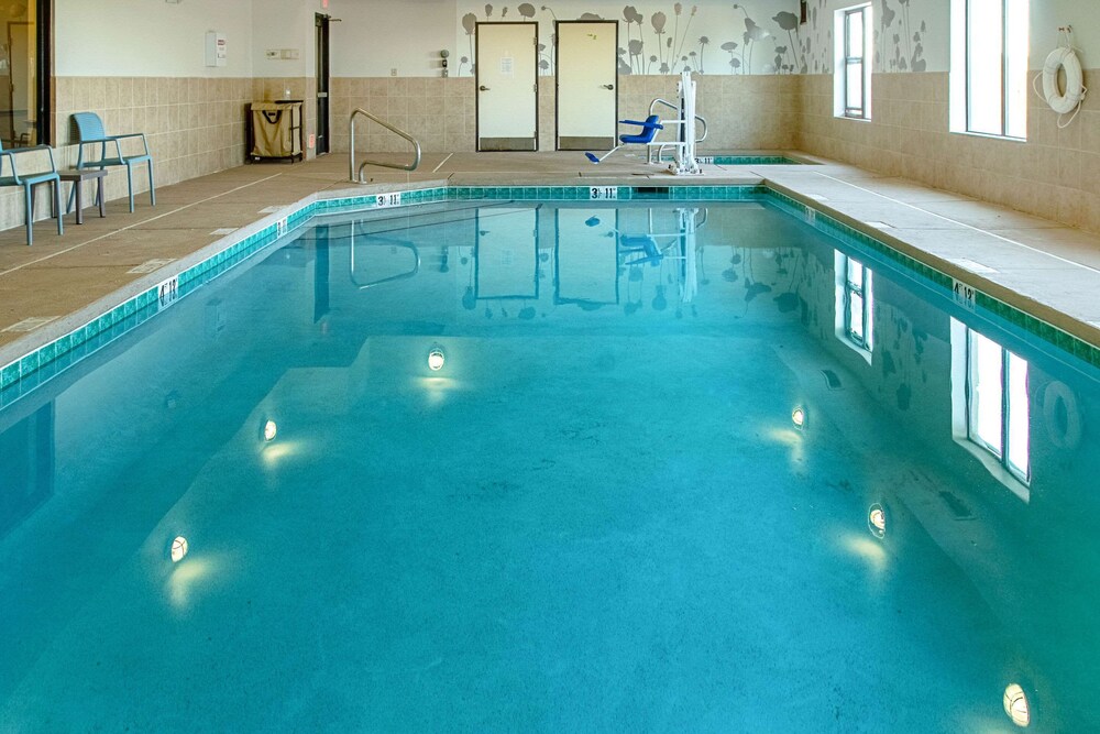 hotels in hobbs nm with indoor pool