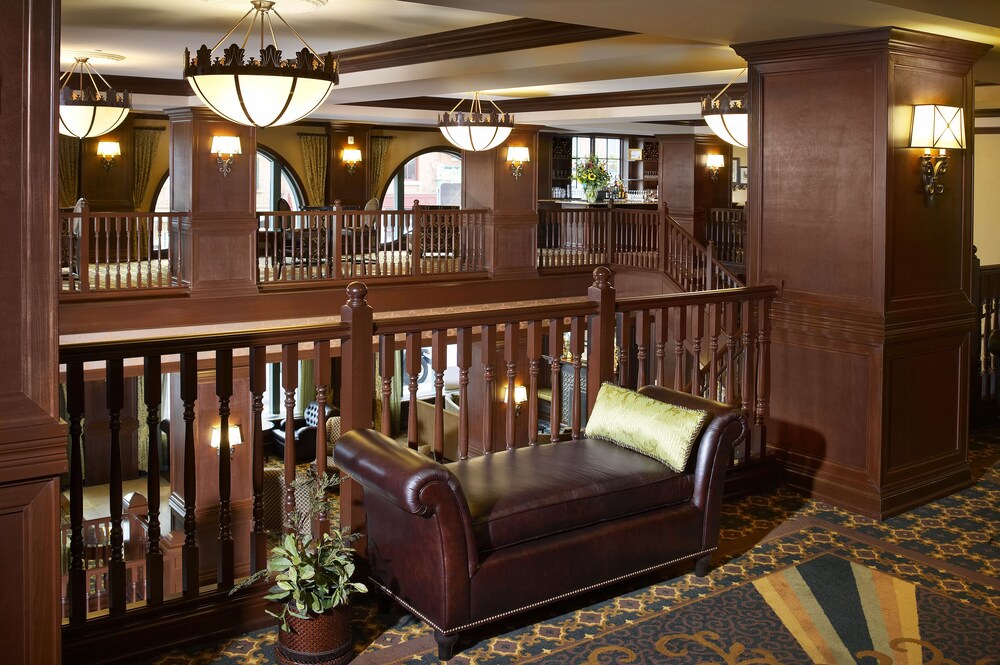 Featured image of post Hotel Julien Dubuque