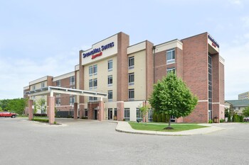 Top 10 Hotels With A Pool In Romulus Michigan