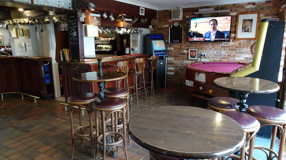 The Furze Bush Inn Newbury Info Photos Reviews Book At Hotels Com