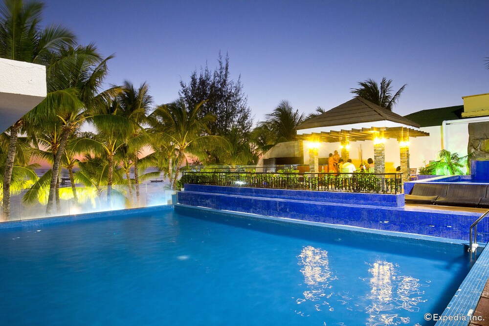 Hotels Deals S For Hotel Reservations From Luxury Crown Regency Beach Resort Boracay Island