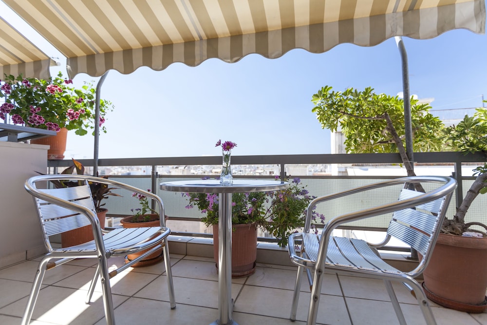 莉丽亚酒店, 比雷埃夫斯, 家庭房, 露台, 阳台