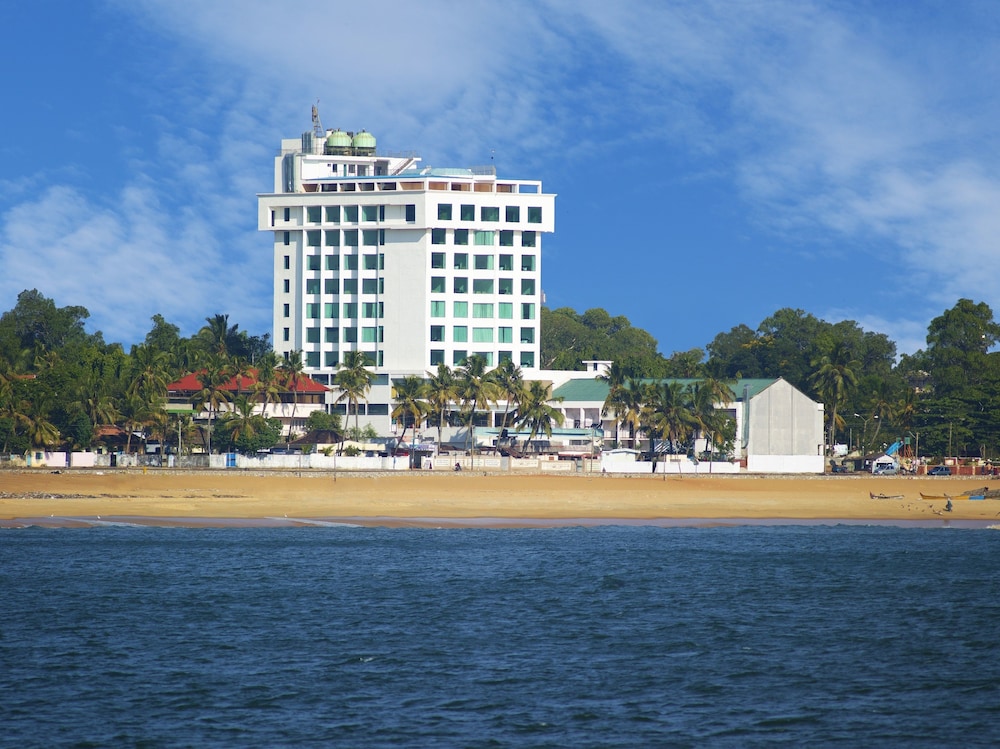 Book The Quilon Beach Hotel And Convention Center In Kollam Hotels The Quilon Beach Hotel And Convention Center Kollam