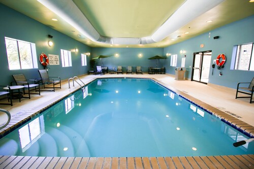 hotels in metairie la with indoor pool