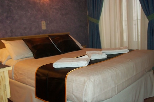Hostal Oporto En Madrid Hoteles Com