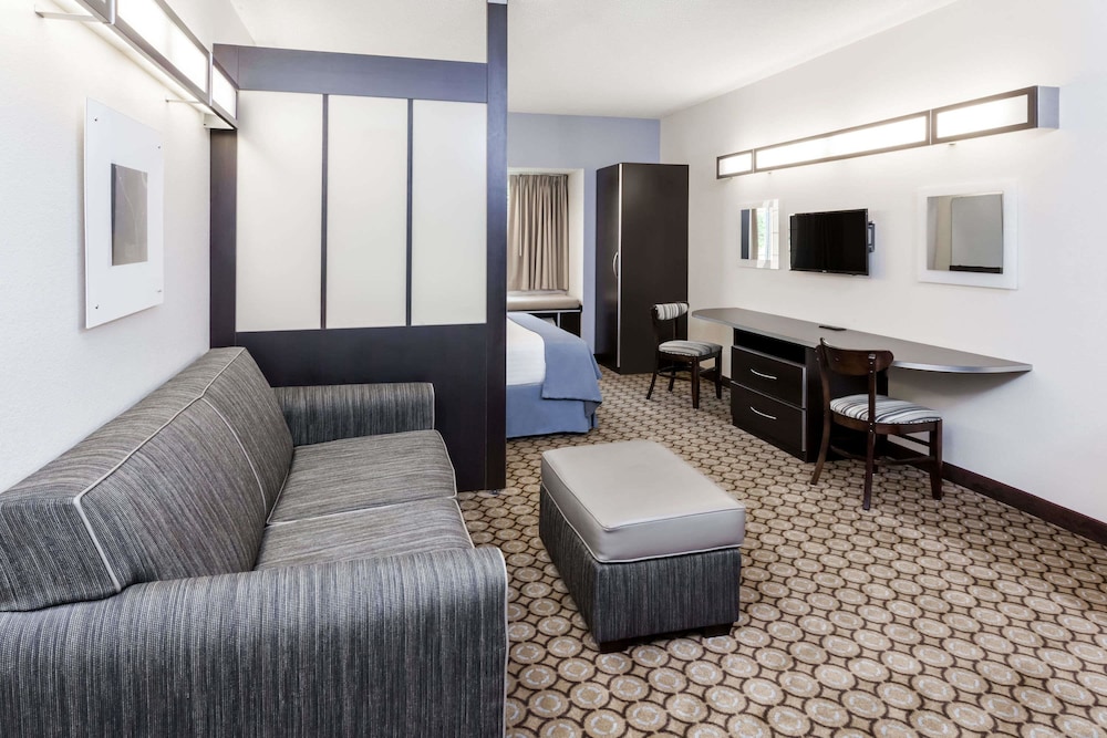 Book Microtel Inn Suites By Wyndham Elkhart In Hotels Microtel Inn Suites By Wyndham Elkhart Suite 1 Queen Bed