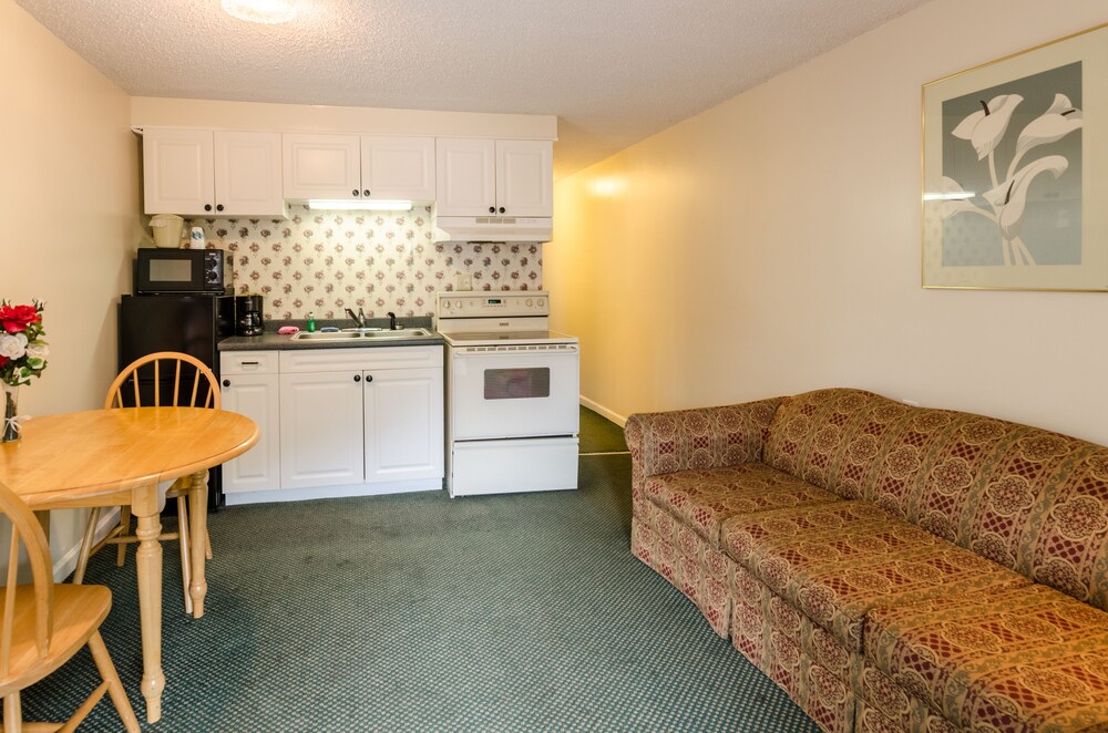 Thb Highland Hills Motel Cabins Hotel In Boone
