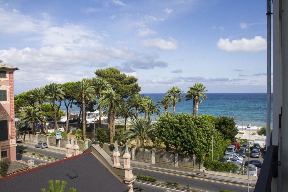 B&B Hotel Savona, Savona Info, Photos, Reviews Book at