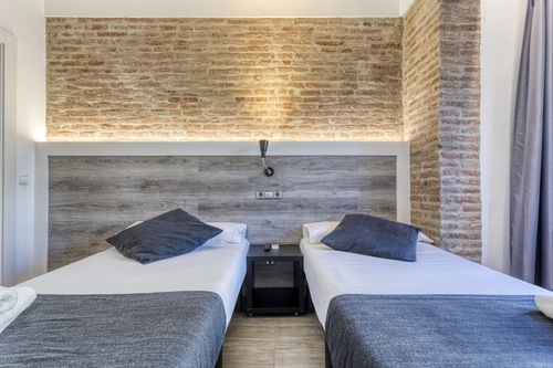 Book Hostal Abrevadero In Barcelona Hotels Com