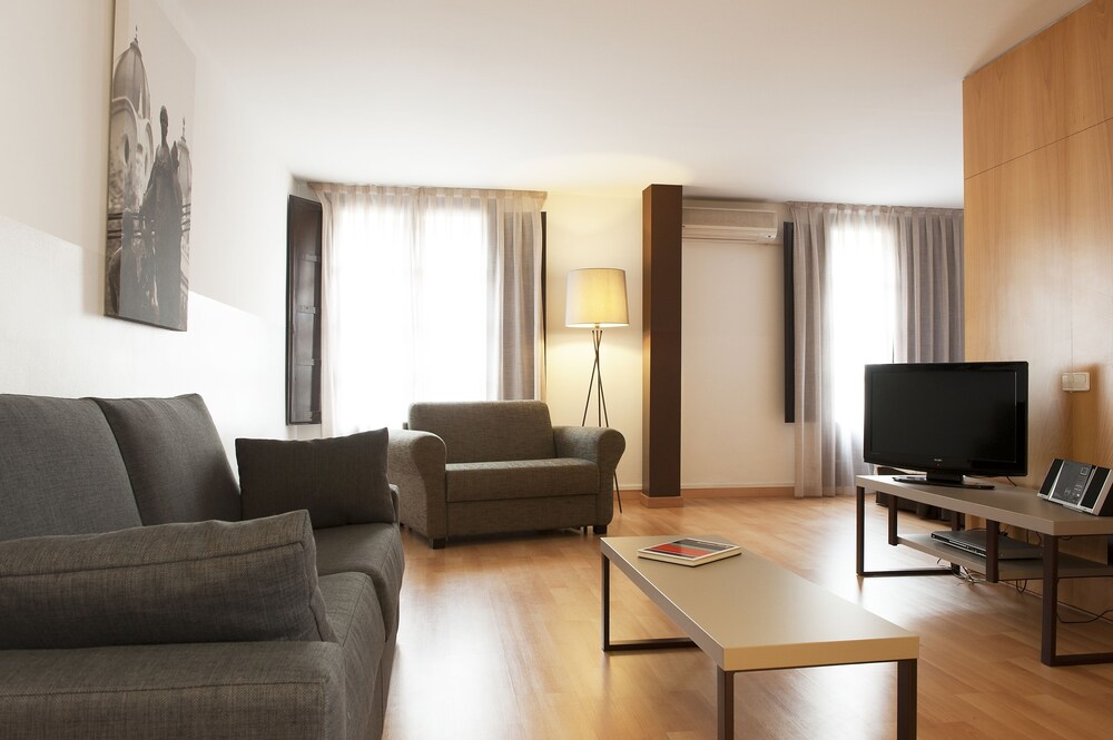 Book Aspasios Plaza Real Apartments In Barcelona Hotels Com