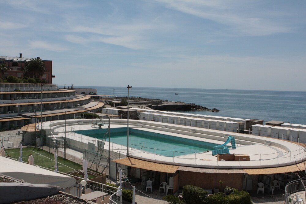 Book Hotel Laurens In Genoa Hotels Hotel Laurens Genoa Outdoor Pool