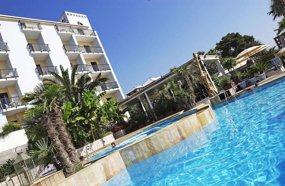 Book Mare Hotel in Savona