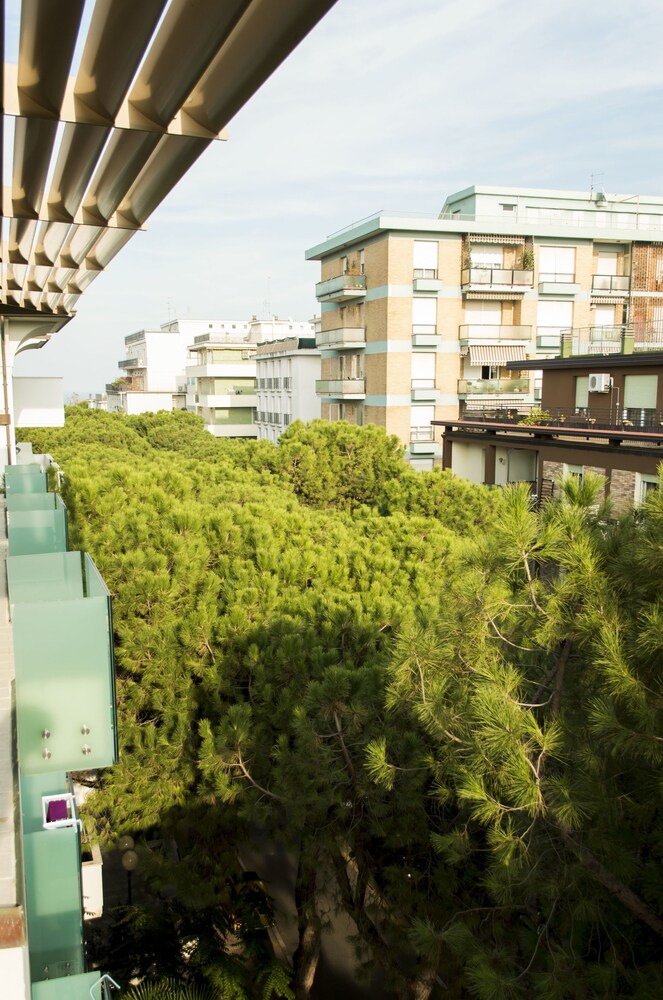 Book Hotel Calypso in Rimini