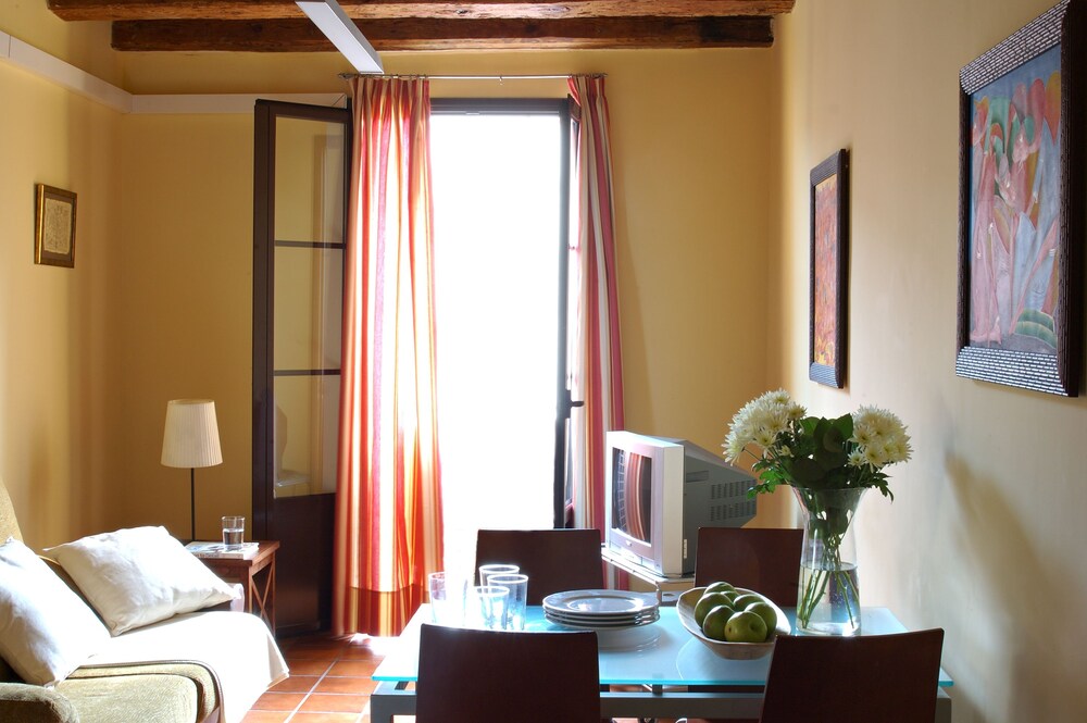 Ainb Las Ramblas Guardia Apartments En Barcelona Hotels Com