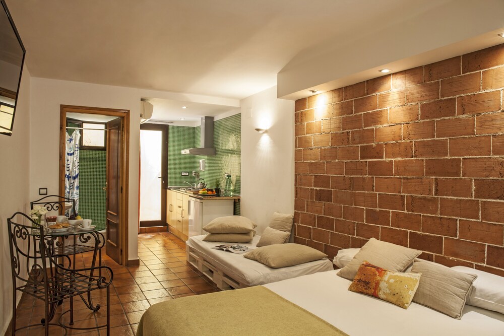 Ainb Las Ramblas Guardia Apartments En Barcelona Hotels Com