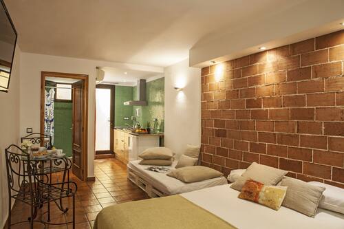 Ainb Las Ramblas Guardia Apartments En Barcelona Hotels Com Ainb Las Ramblas Guardia Apartments En Barcelona Hotels Com