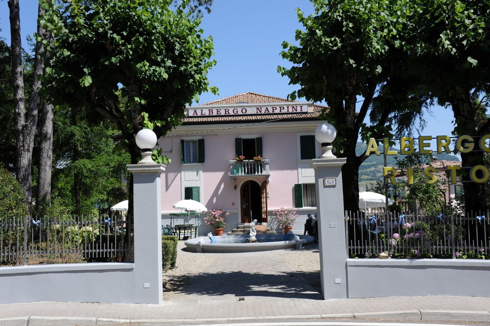 Book Albergo Nini In Lizzano Belvedere Hotels Albergo Nini Lizzano In Belvedere