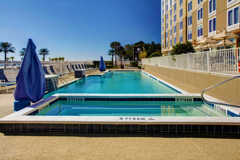 Book Doubletree By Hilton Hotel Biloxi In Hotels Doubletree By Hilton Hotel Biloxi Pool