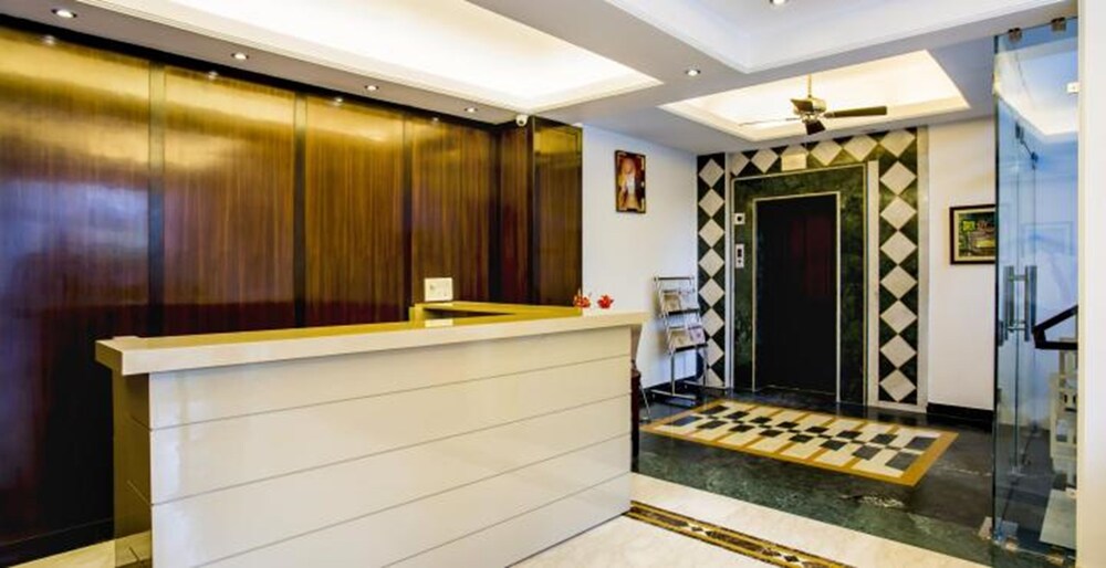 clarks inn nehru place
