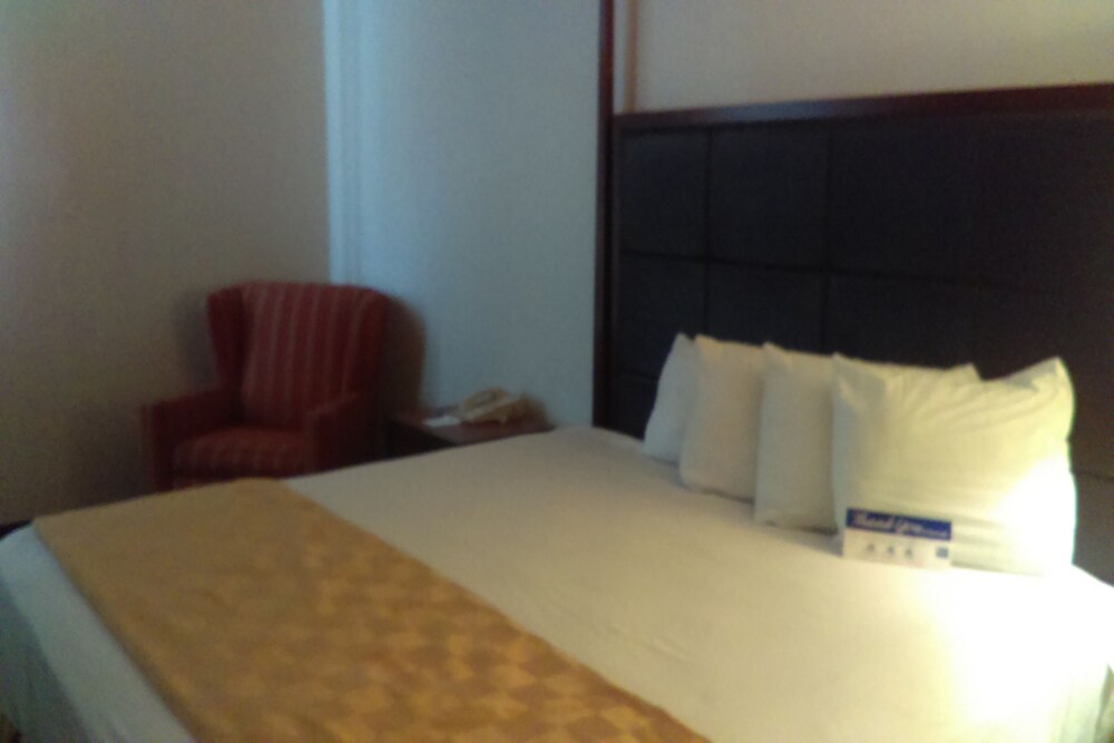 Book Americas Best Value Inn Somerville Tx In Hotels Americas Best Value Inn Somerville Tx Room 1 King Bed
