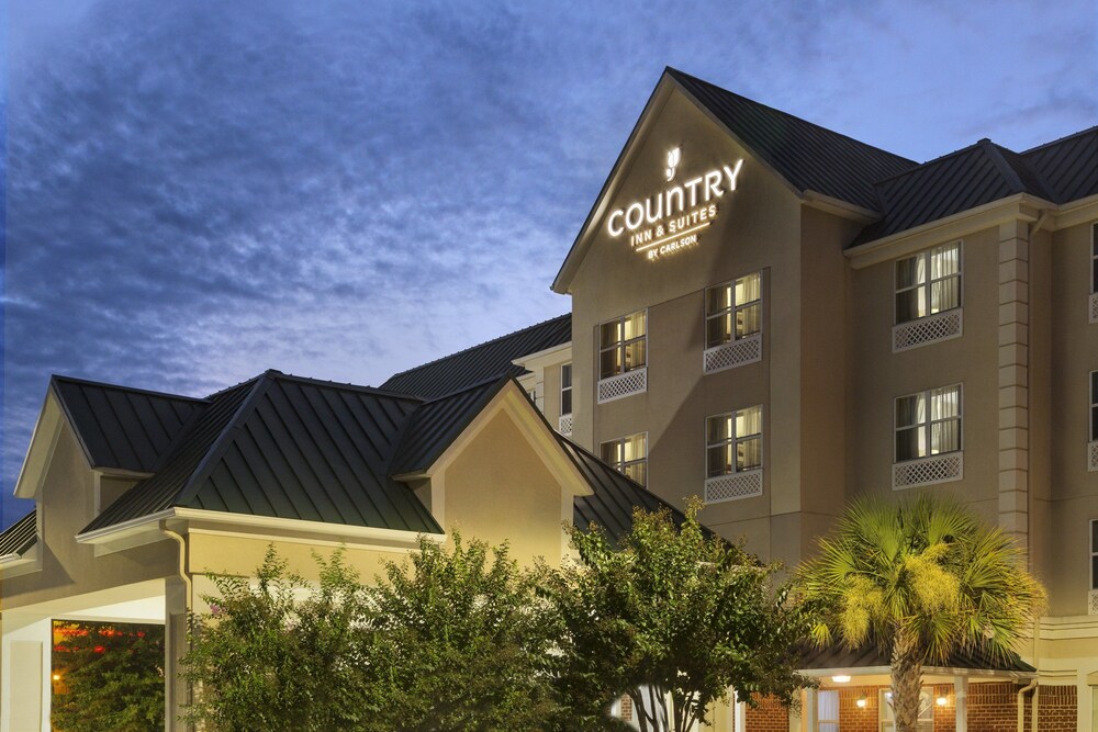 Hotels Deals S For Hotel Reservations From Luxury Country Inn Suites By Radisson Macon North Ga