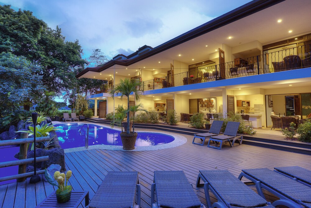 Book Pumilio Mountain Ocean Hotel In Jaco Hotels Pumilio Mountain Ocean Hotel