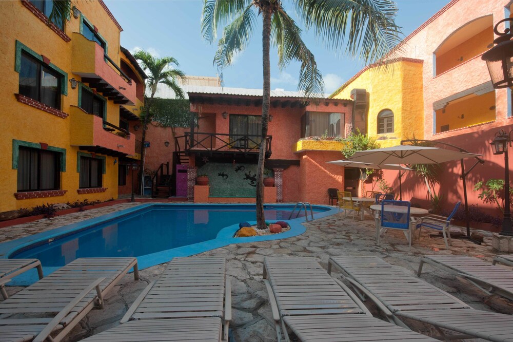 Book Hotel Hacienda Maria Bonita In Playa Del Carmen Hotels Hotel Hacienda Maria Bonita Playa Del Carmen Outdoor Pool