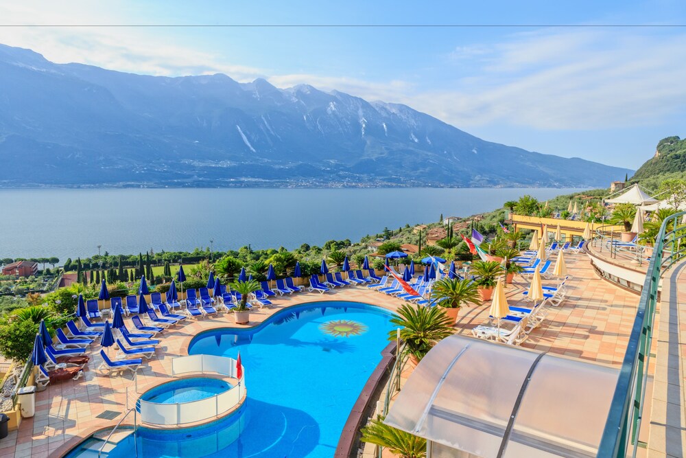 Book Hotel Cristina in Limone sul Garda