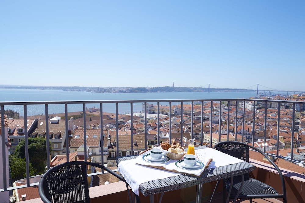 Book Solar Dos Mouros In Lisbon Hotels Solar Dos Mouros Lisbon