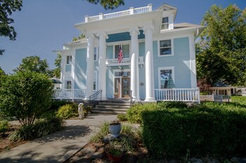 Hotels In Seymour From 73 Night