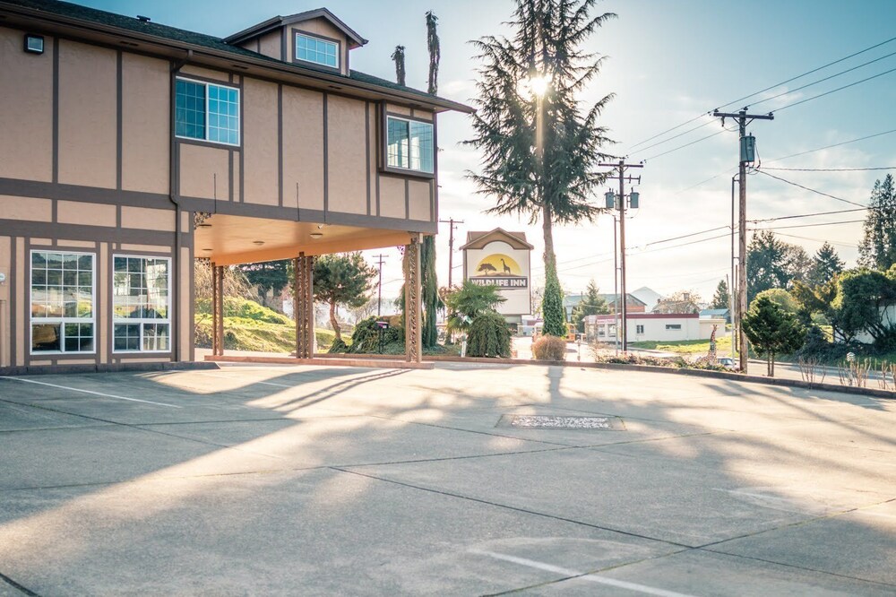 Book Wildlife Inn In Winston Hotels Wildlife Inn Winston Parking