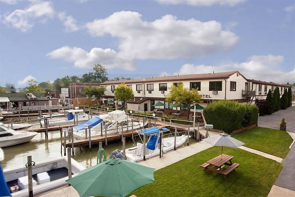 Book Arlington Inn In Port Clinton Hotels Arlington Inn Port Clinton