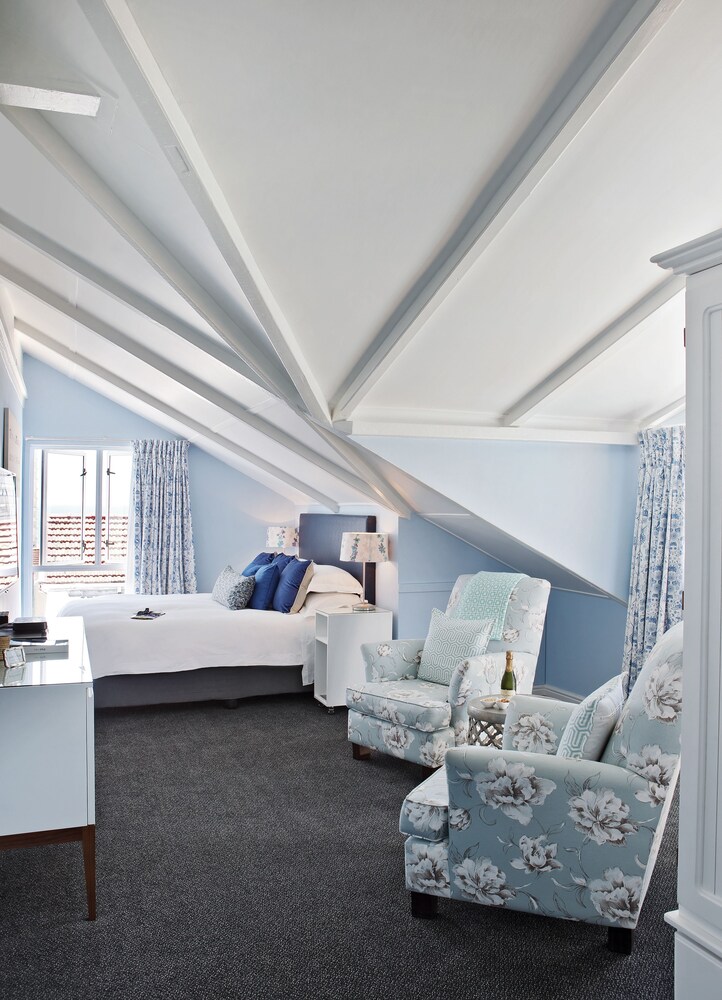 Book Blackheath Lodge in Cape Town