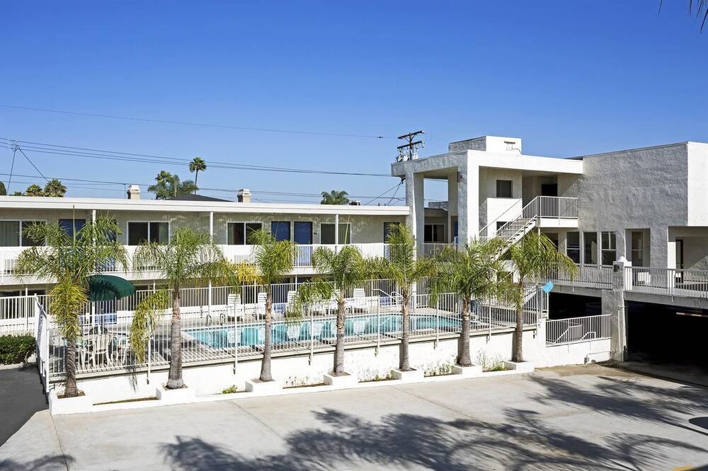 Book Motel 6 Costa Mesa, CA - Newport Beach in Costa Mesa | Hotels.com
