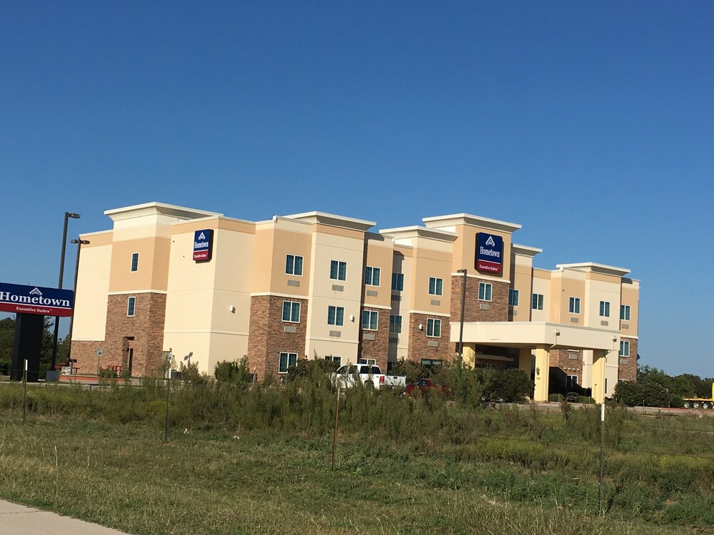Book Hometown Executive Suites In Bridgeport Hotels Hometown Executive Suites Bridgeport Hotel Front