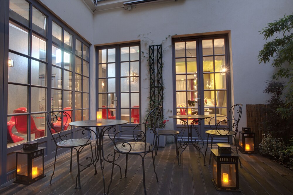 Book Hotel Le Petit Paris in Paris