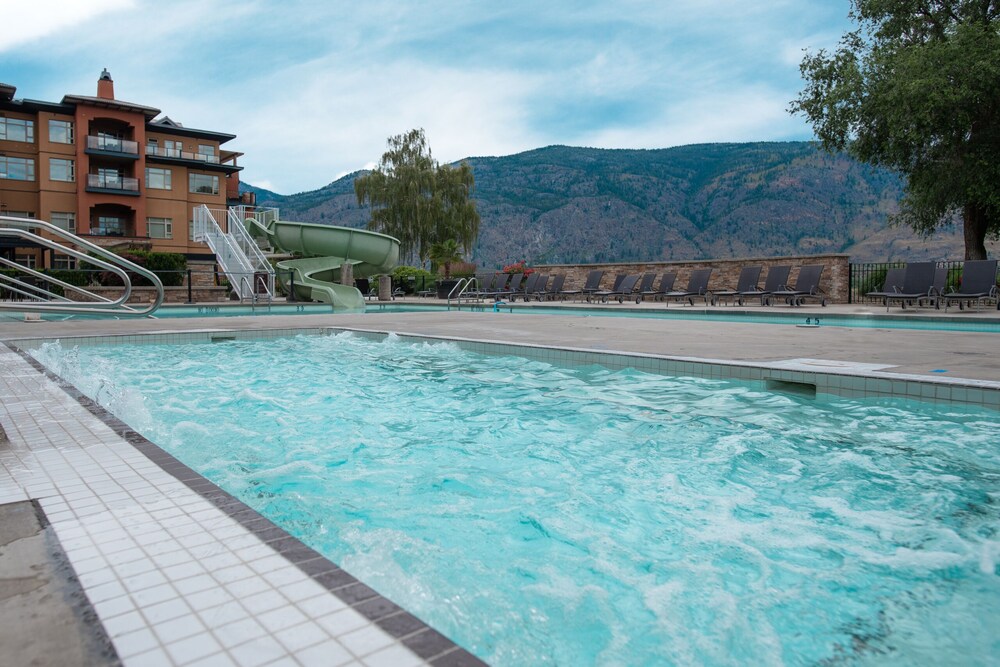 Book Watermark Beach Resort in Osoyoos