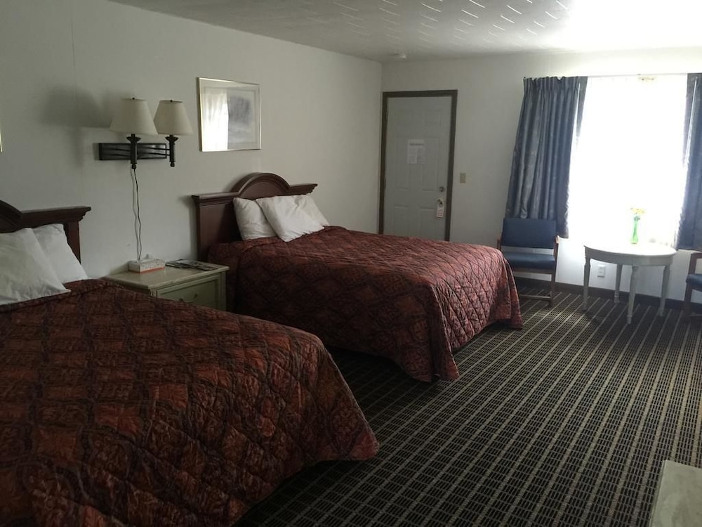 Book Motel Reedsburg In Hotels Motel Reedsburg Two Queen Beds Non Smoking Guest Room