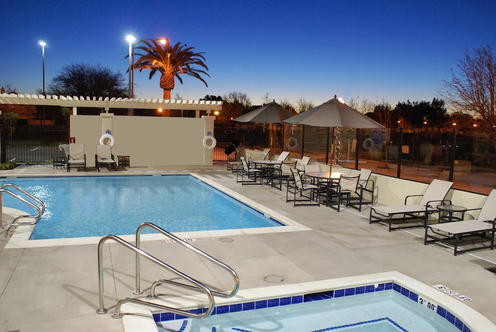 Hampton Inn And Suites Suisun City Waterfront Info Hampton Inn And Suites Suisun City Waterfront Pool