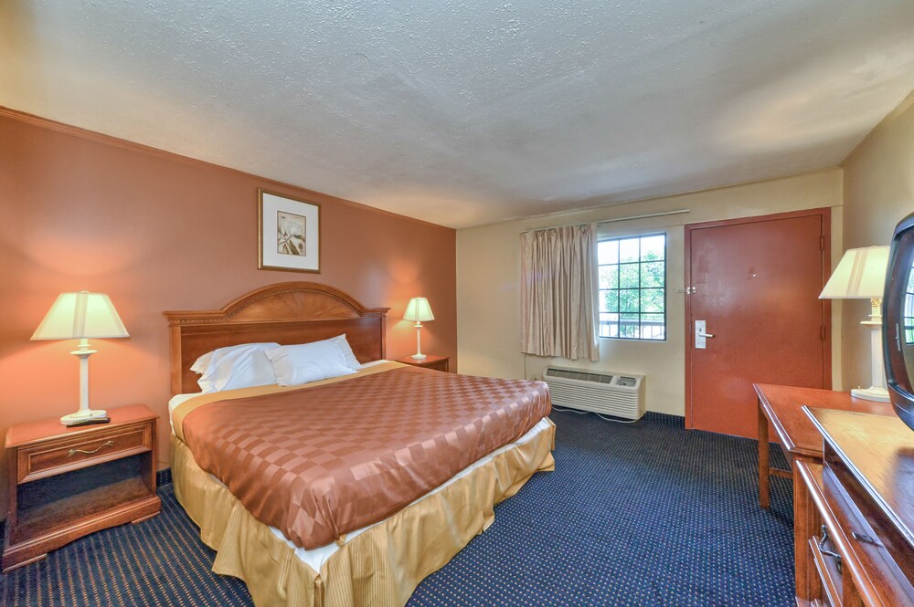 Book Red Carpet Inn In Stamford Hotels Com