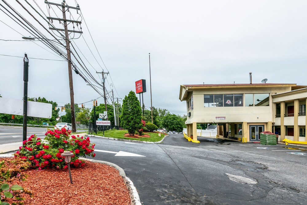 Book Red Carpet Inn In Stamford Hotels Com