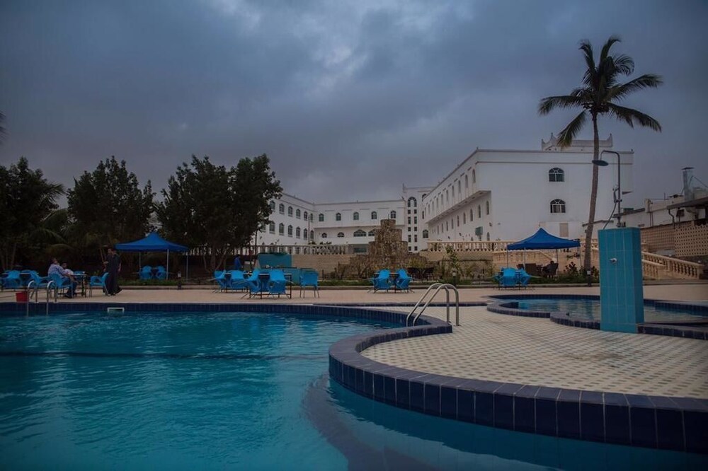 احجز الجبل في صلالة قارن أسعار الفنادق في صلالة