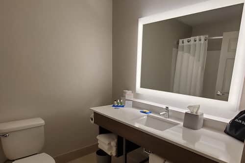 Book Holiday Inn Express Suites Seattle North Lynnwood An Ihg Hotel In Hotels Com Book Holiday Inn Express Suites, Lamps Plus 196th Street Southwest Lynnwood Waterfront Mi